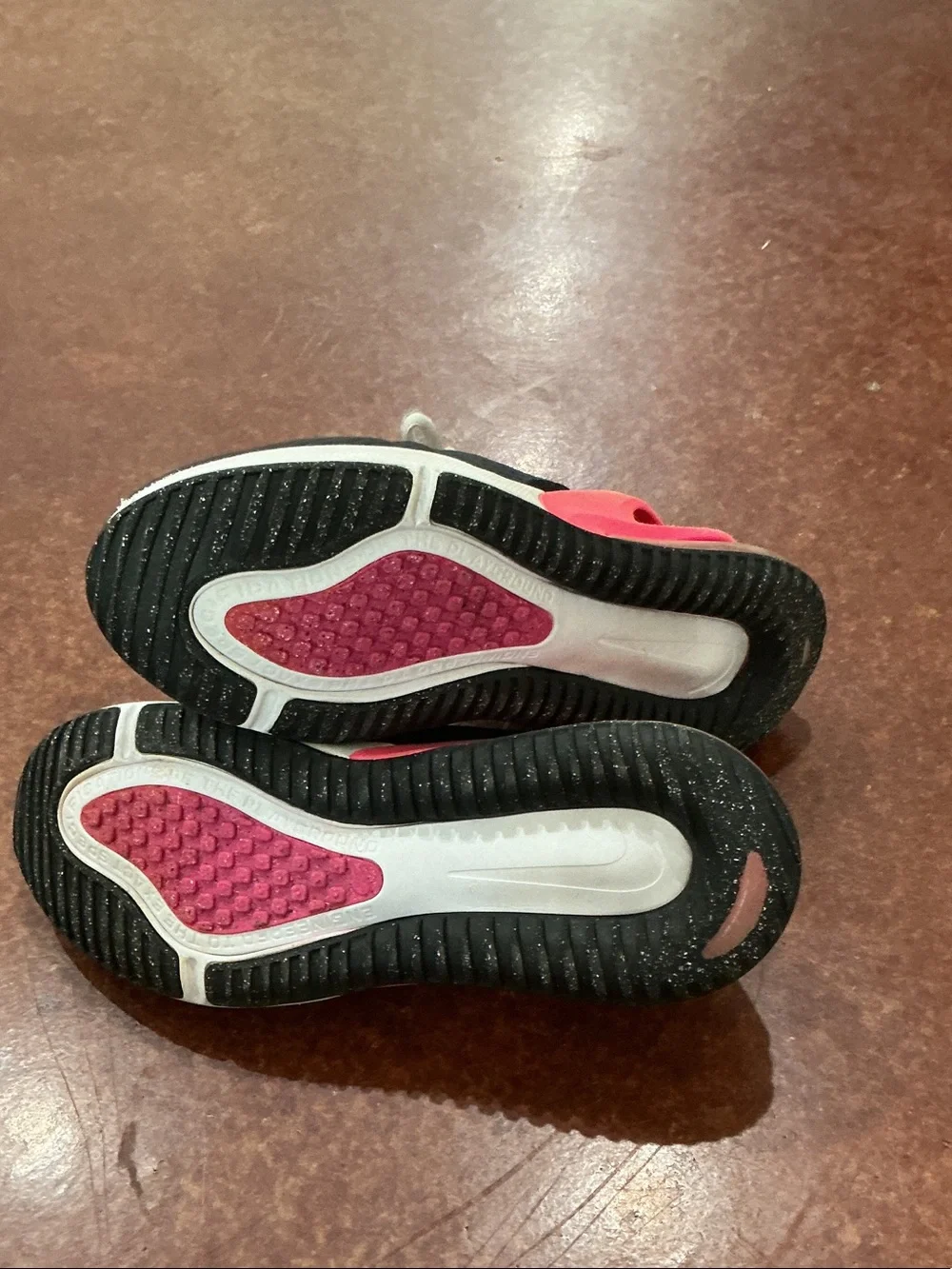 Nike Kids Black & Pink Mesh Sneaker